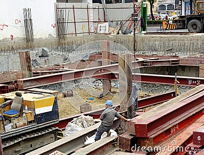 Using Steel Girders for a New Building Foundation