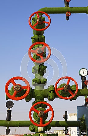 Valve on production wellhead