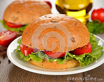 Vegetarian burger with vegetables