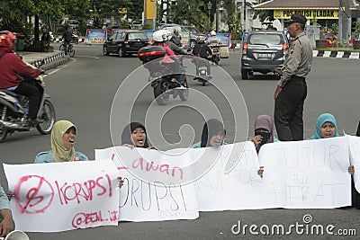 Veiling coed Protest Against Corruption In Solo City