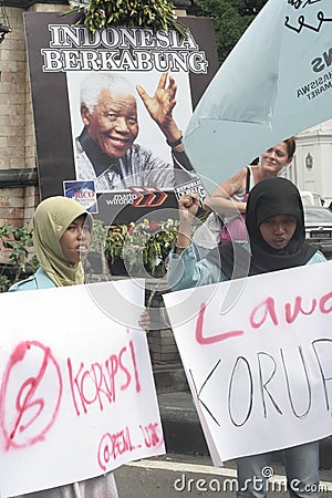 Veiling coed Protest Against Corruption In Solo City