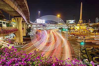 View city roads and traffic around Victory Monument