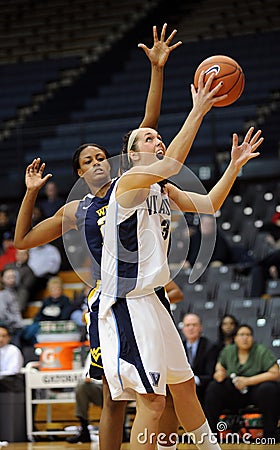 Villanova ladies basketball - Laura Sweeney