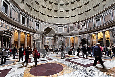 Visit of the Pantheon, in Rome