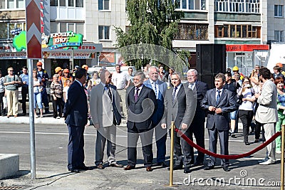 Vladimir Yakushev at official opening of a new traffic intersection on Melnikayte St., Tyumen.