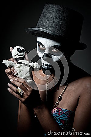 voodoo-priestess-22010733.jpg