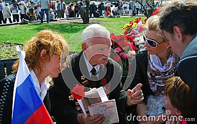 War veteran speaks to people