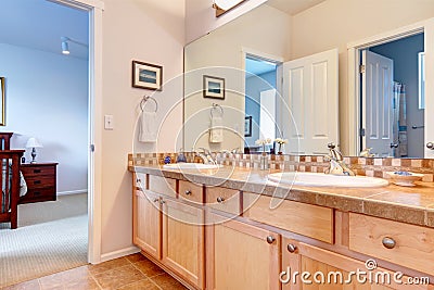 Warm colors bathroom with big mirror
