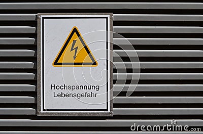 Warning sign: High voltage! Risk of death!