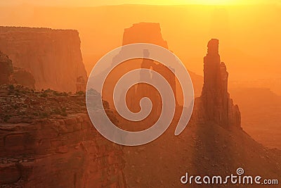 Washer woman arch at sunrise, Canyonlands National Park, Utah, U