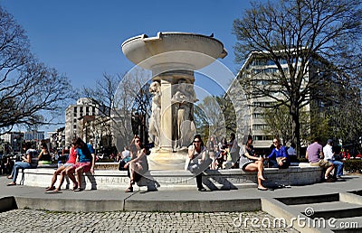 Washington,DC: Fountain and People at Dupont Circle