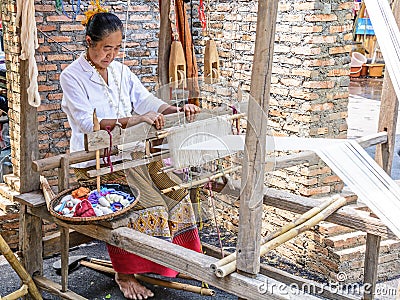 Weaving cotton
