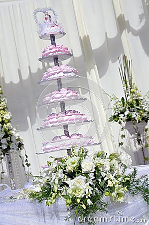 Wedding cake and white flowers