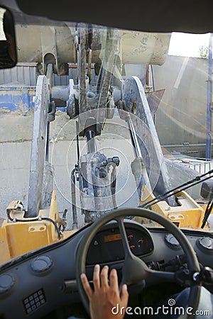 Wheel loader driver