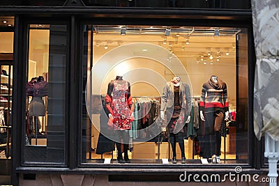 Window with dressed mannequins