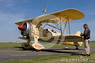 Wing walking - Boeing Stearman E 75