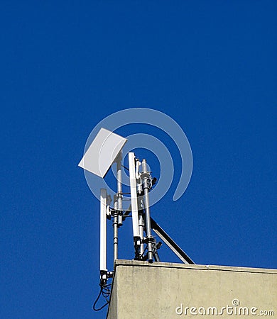 Wireless radio antenna