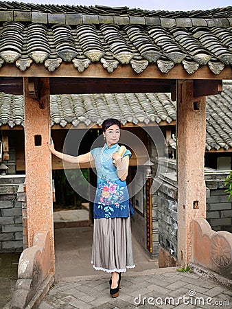 A woman dressed in traditional Chinese costume