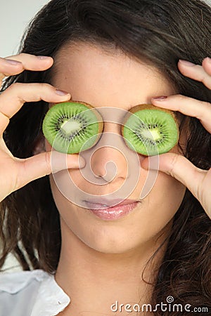 woman-kiwi-eyes-23549569.jpg