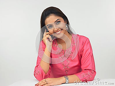 Woman speaking in the phone