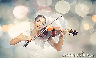 Woman violinist