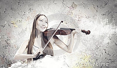 Woman violinist