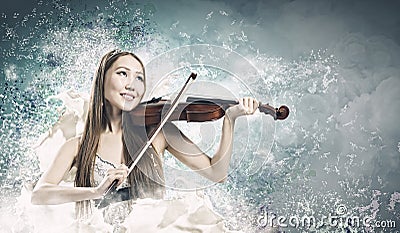 Woman violinist