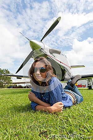 http://thumbs.dreamstime.com/x/women-pilot-young-beautifu-woman-small-plane-37097452.jpg