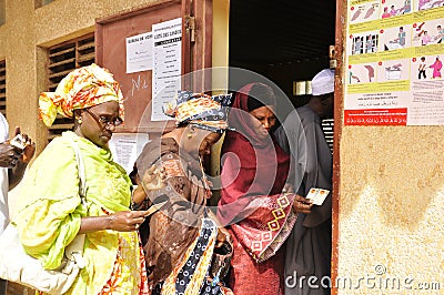 Women voting Senegal 2012 Presidential elections