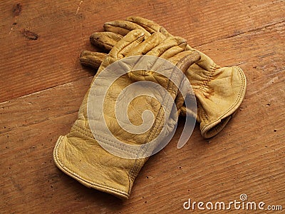 Work gloves on wood 1