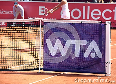 Wta-logo on tennis net