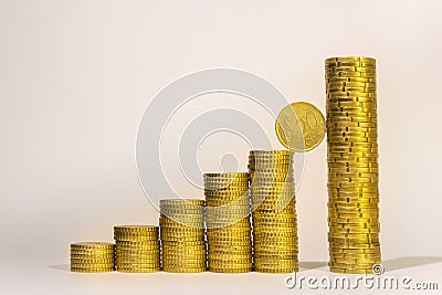 Yellow coins lined up from short to tall stacks