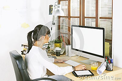 Young entrepreneur woman working on home office.