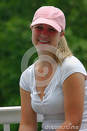 Young woman wearing a pink baseball hat