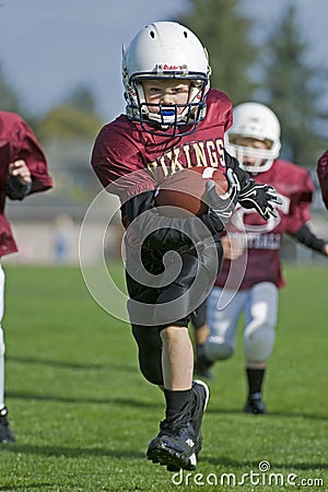 Youth Football run to the endzone