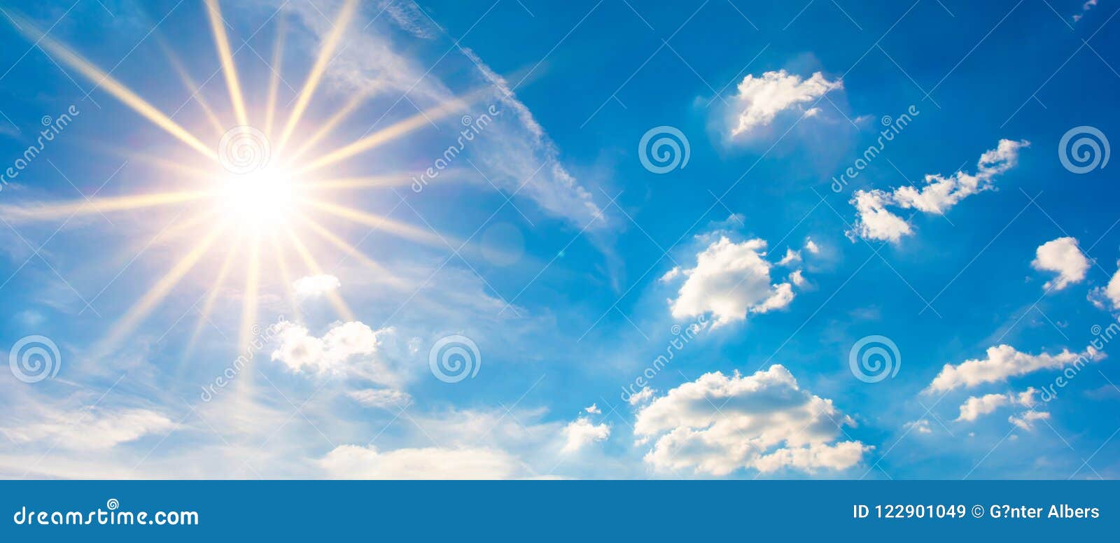 download 与蓝天和明亮的太阳的夏天背景 库存图片.图片