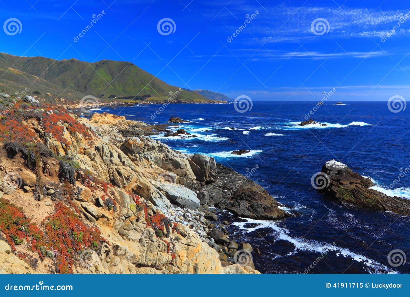 沿高速公路路线一的加利福尼亚和平的西部海岸线风景视图.图片