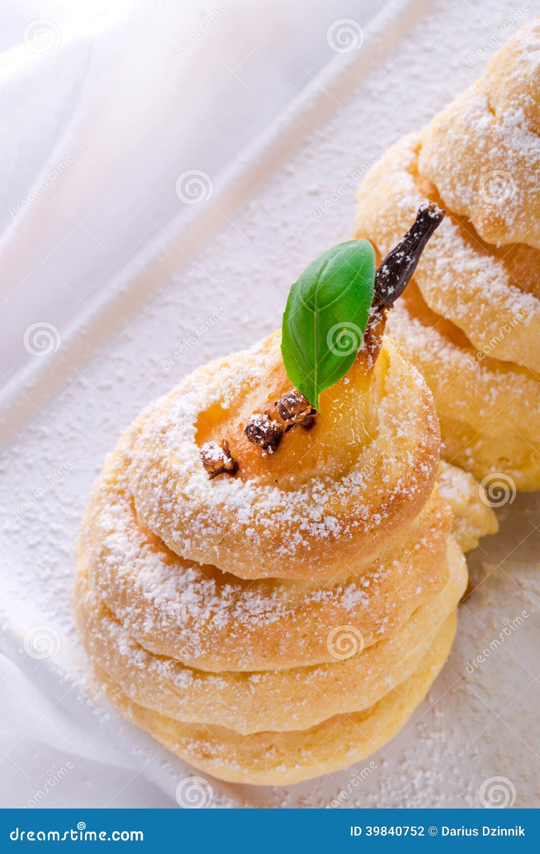 在酥皮点心的梨