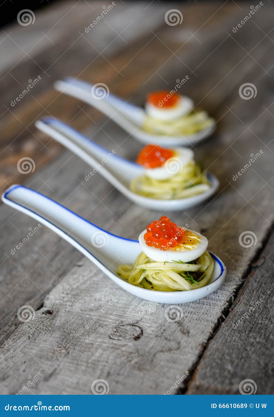 在白菜蛋的鱼子酱鹌鹑和洋葱怎么炒图片