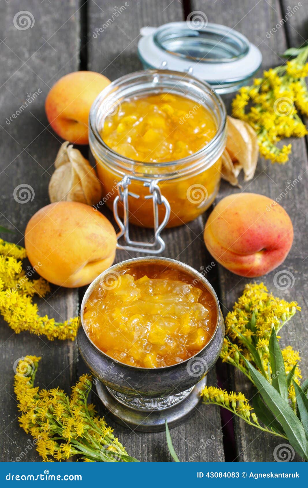 桃子果酱 夏天健康水果的盘.