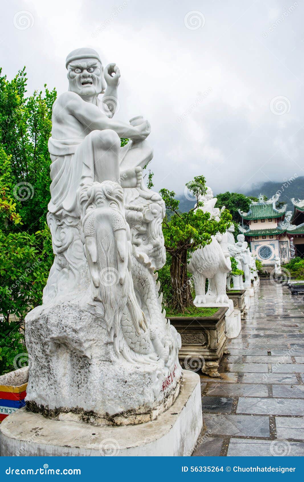 菩萨(慈悲-权国上午)的女神雕象在linh ung塔,岘港市图片