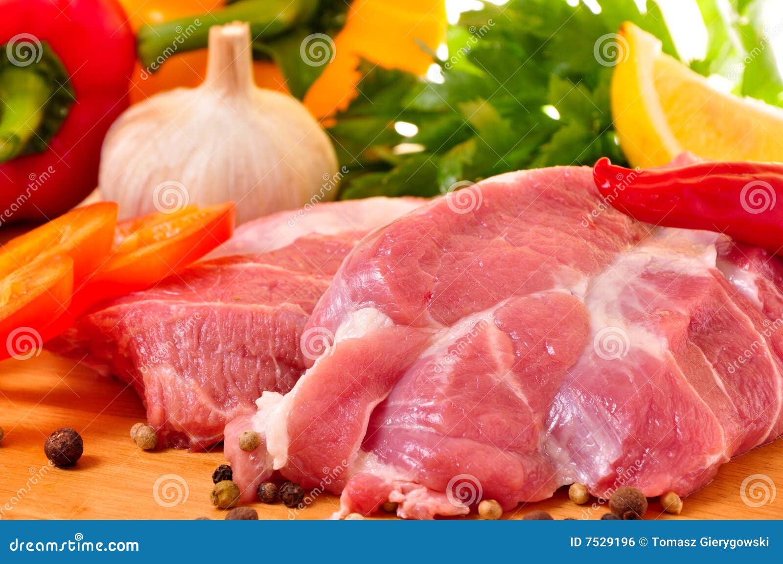 鹌鹑新鲜的猪肉未v鹌鹑的糖水蔬菜腐竹蛋董事图片