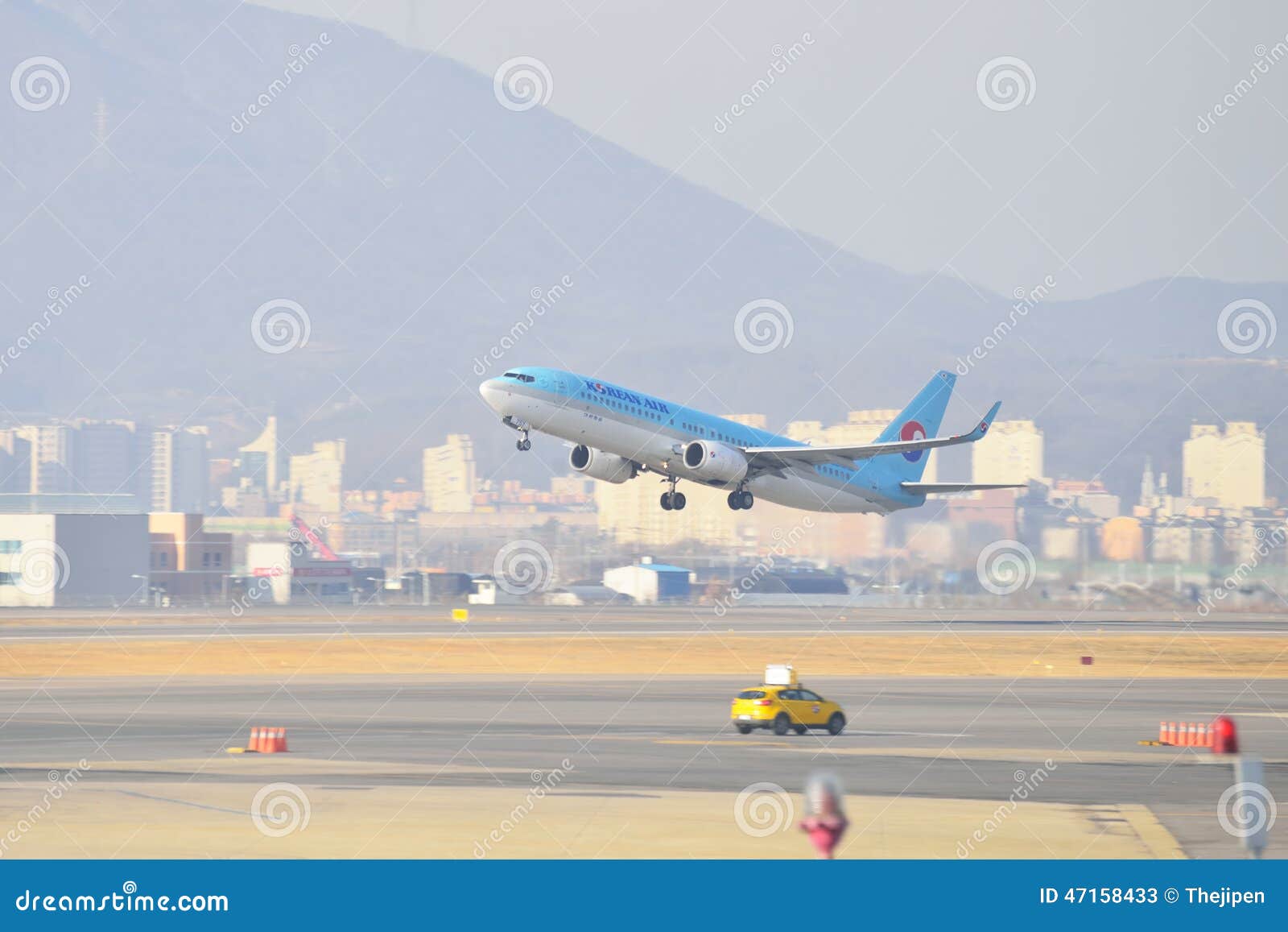 金浦市,韩国- 2014年1月19日:韩航飞机在g的 编辑类库存照片图片
