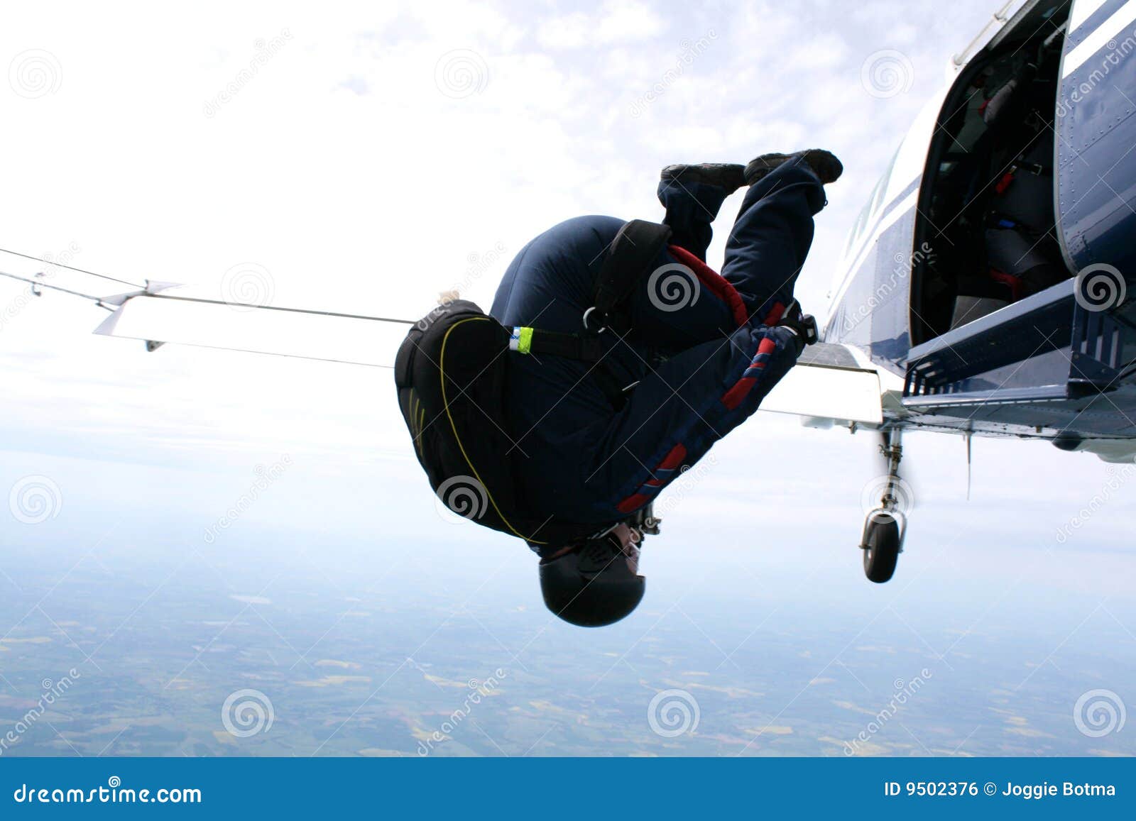 飞机跳伞运动员跟斗免版税库存图片-+图片:+9