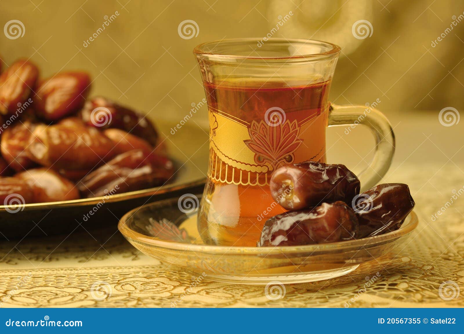 arabic-tea-cup-dates-20567355.jpg