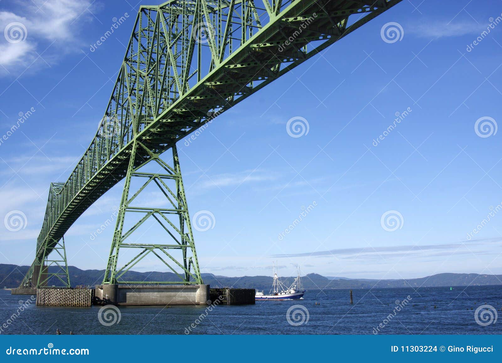 Stock Images: The Astoria Bridge & a passing boat.