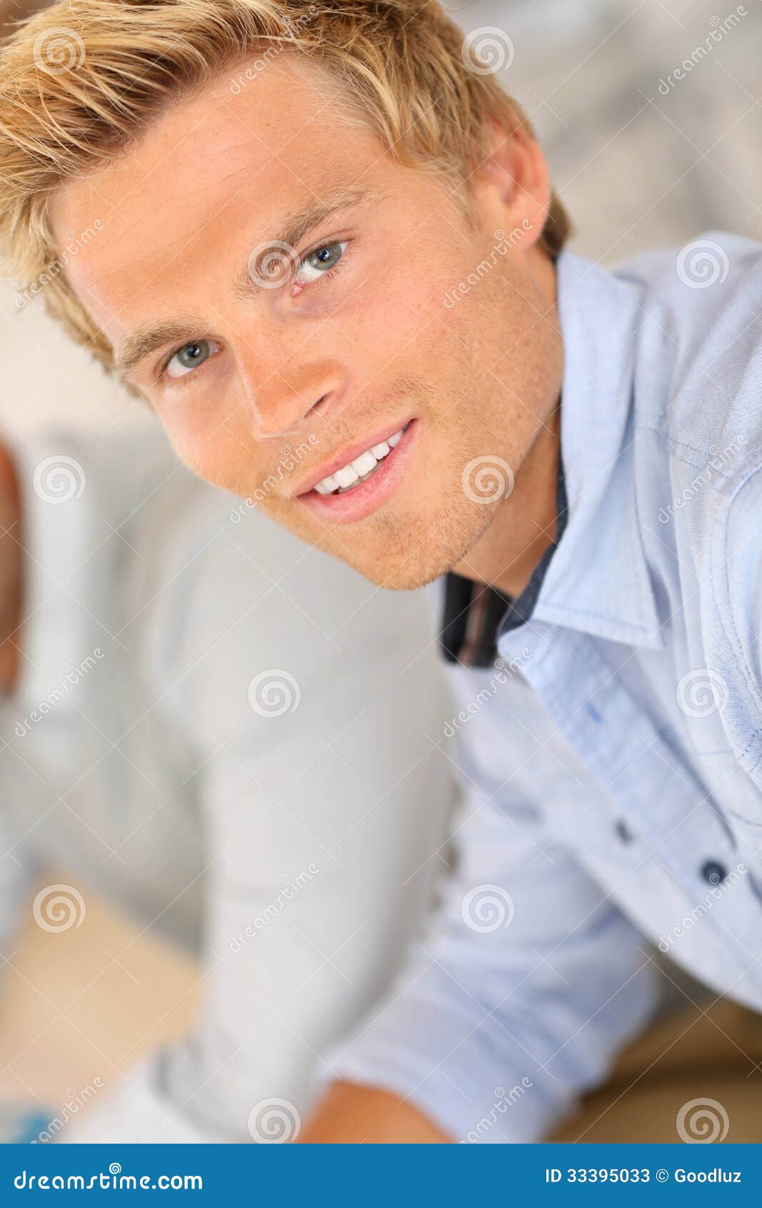 attractive-young-blond-man-blue-eyes-por