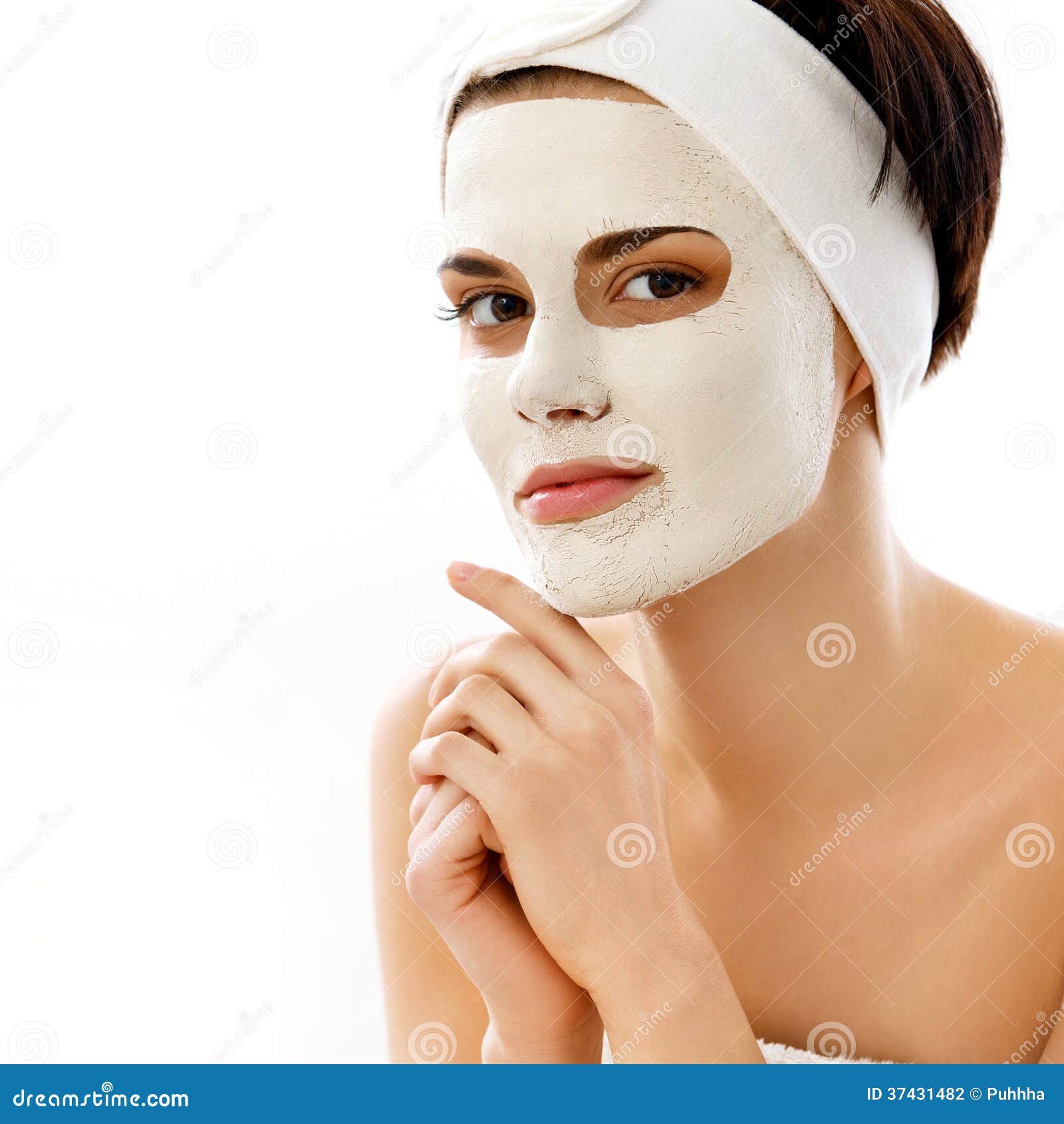 Frau im Badekurort-Salon. Gesichtsmaske. Gesichts-Clay Mask