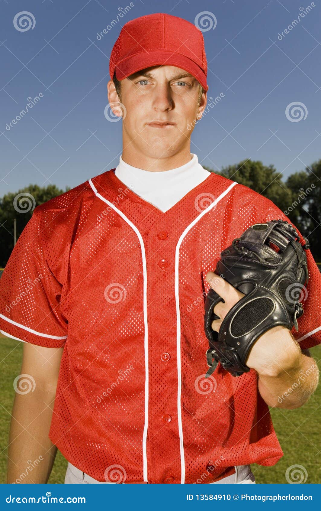 baseball-pitcher-holding-glove-13584910.jpg