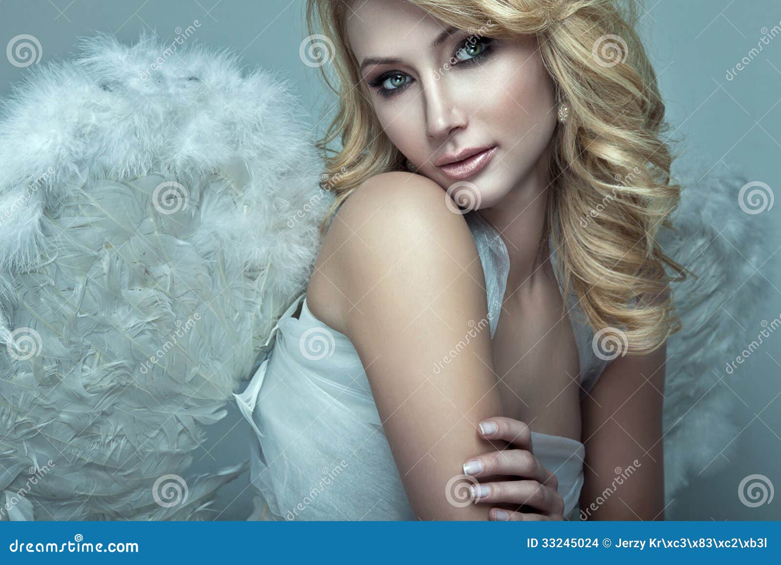  - beautiful-blond-angel-posing-studio-33245024
